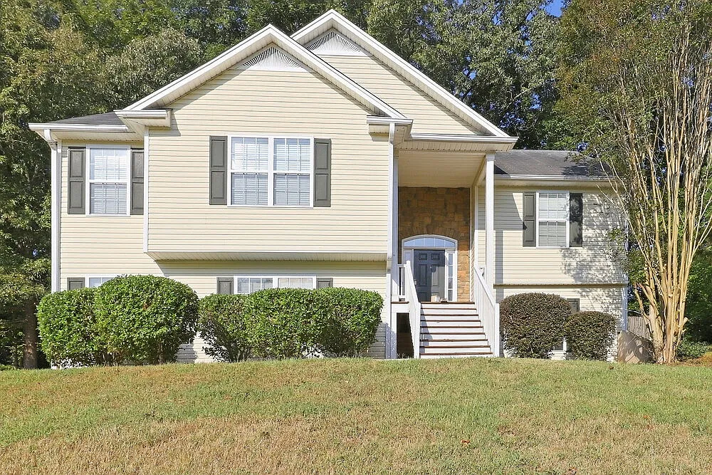 3 bed, 2.0 bath, 1698 sqft, $2,055 — Photo 1