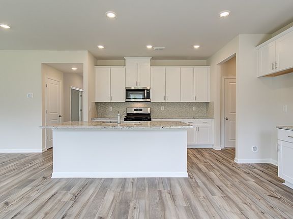 5th image of 36 Longleaf St