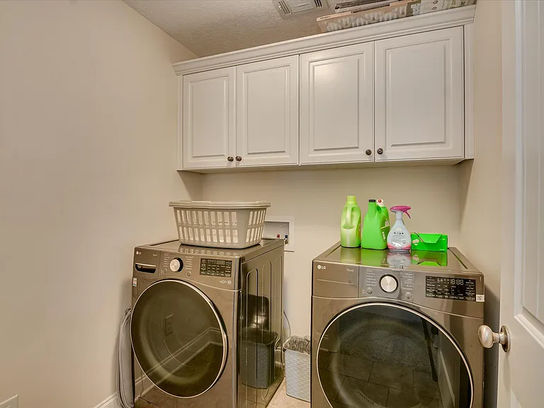 2507 Kari Ln — Photo 28