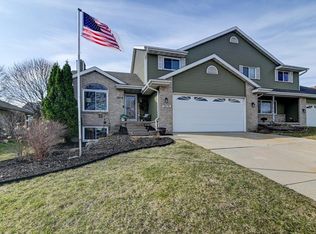 5879 Woodland Dr, Waunakee, WI 53597