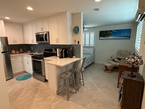 3rd image of 3065 Florida Blvd