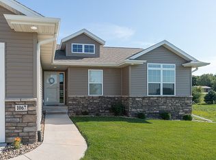 1067 Cedar Springs Dr, Marion, IA 52302