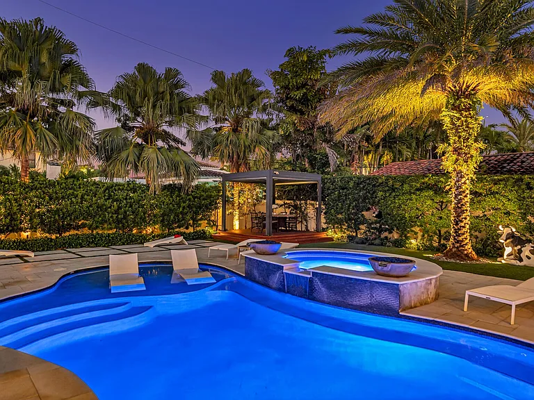 Poinciana Dr — Photo 20