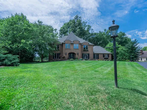 27 Heritage Ct, Cincinnati, OH 45241