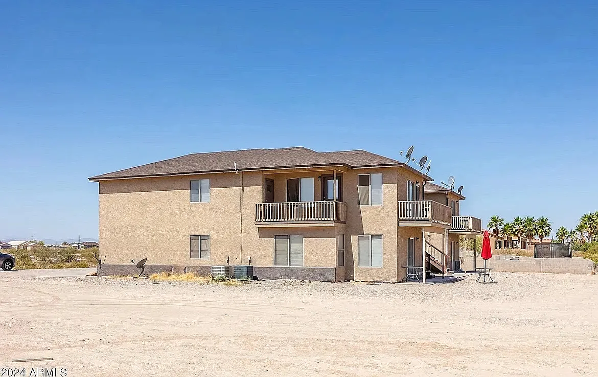 3 bed, 1136 sqft, $1,500 — Photo 1