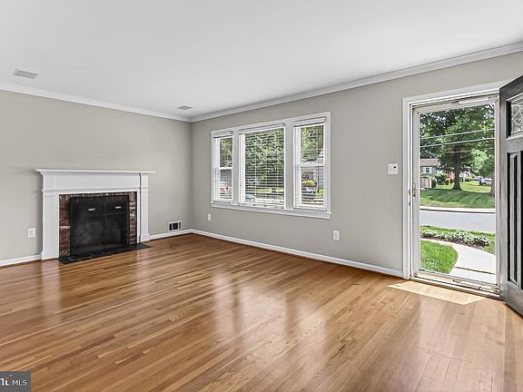 4th image of 1210 Croton Dr