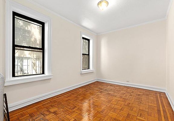 3rd image of 20 Laurel Hill Ter APT 2B