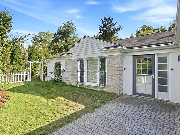5th image of 320 Sandhill Rd