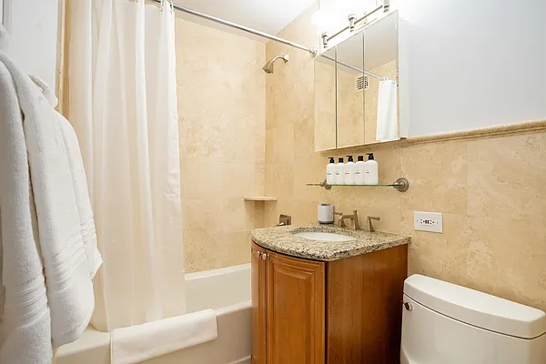 Rented by Greystar | media 52