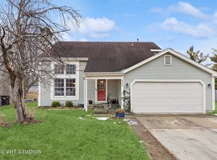 769 Stonebridge Ln, Crystal Lake, IL 60014