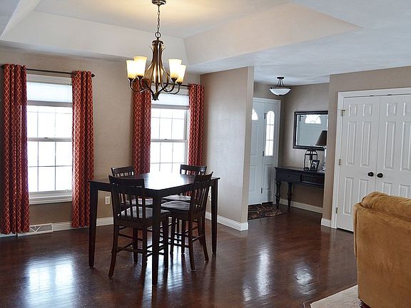 5th image of W4719 Windsor Ct