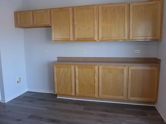 3rd image of 172 W Buckingham Dr