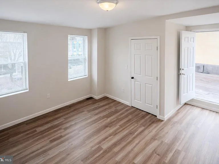 2600 E Hoffman St — Photo 15