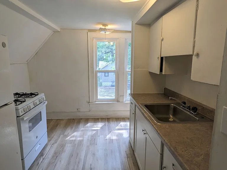 121 E Holbrook Ave — Photo 6