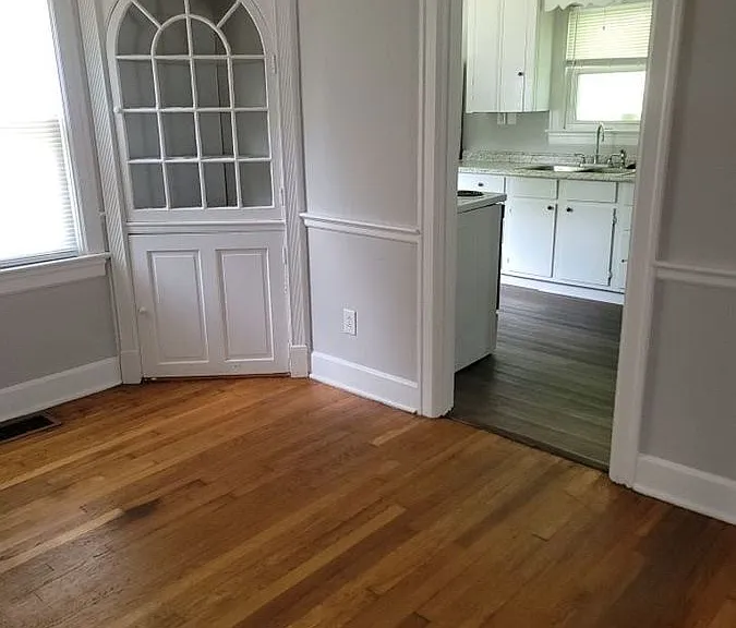 1411 Hill St — Photo 3