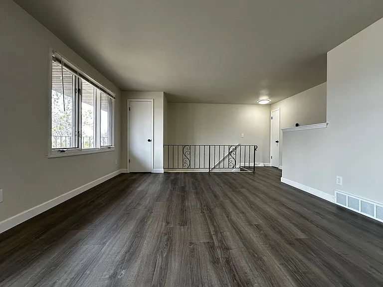 2746 Nicolet Dr — Photo 5