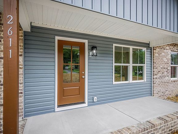 3rd image of 2611 Oakwood Ln