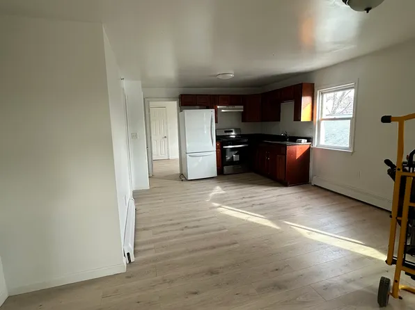 16 2nd St #3, Lowell, MA 01850