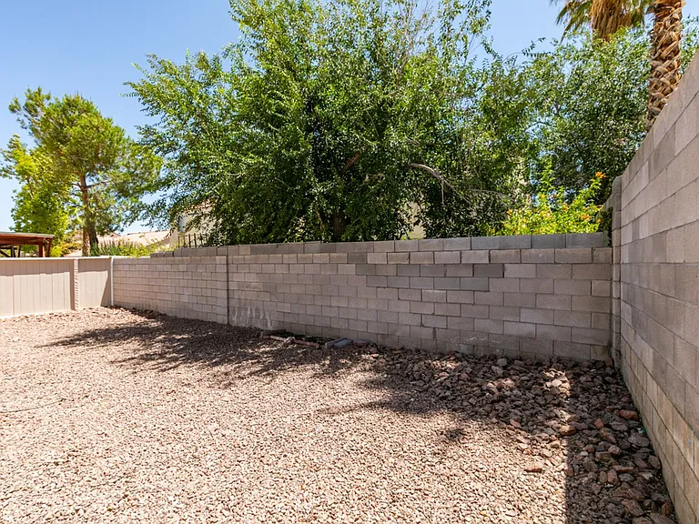 9660 Crystal Ridge Rd — Photo 37