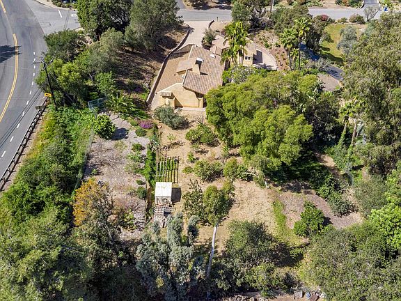 3rd image of 1315 Macadamia Dr