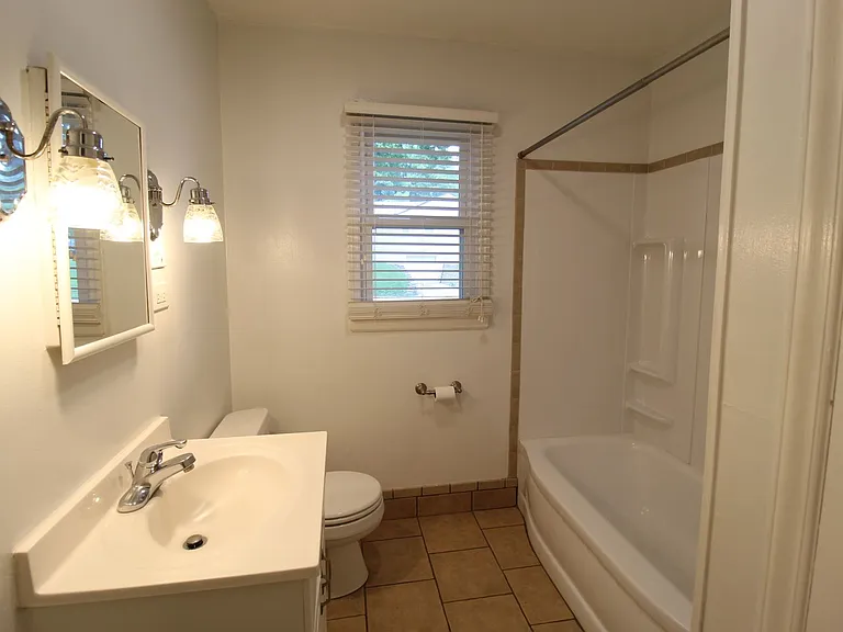 7109 Glenwood St — Photo 11