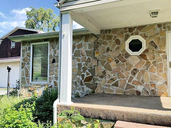 3rd image of 54 Parkway Dr