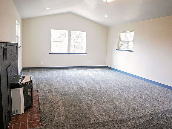 4th image of 80 Park Ln
