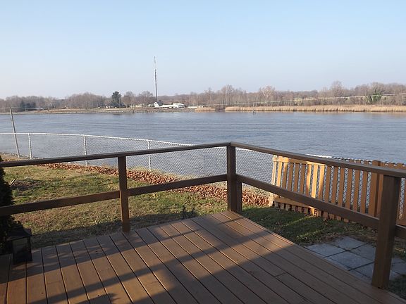 Canalfront deck