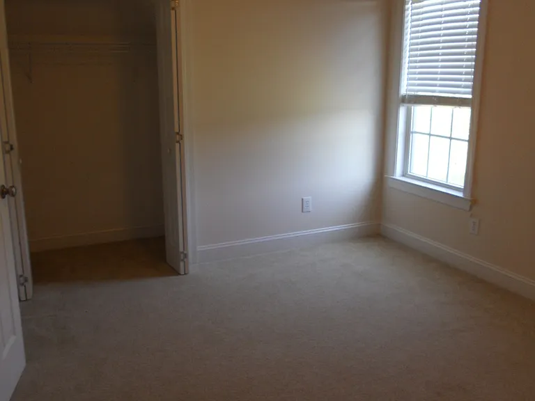 409 Pointe Dr — Photo 6