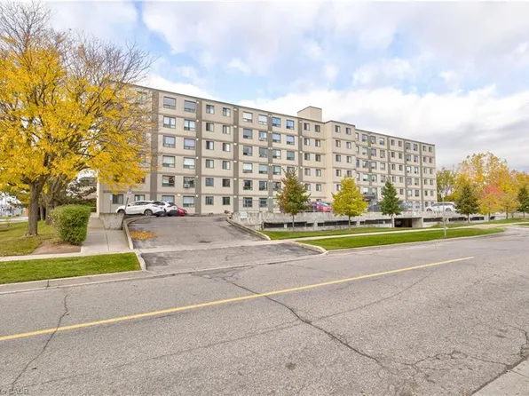 18 Holborn Ct #104, Kitchener, ON N2A 4A1