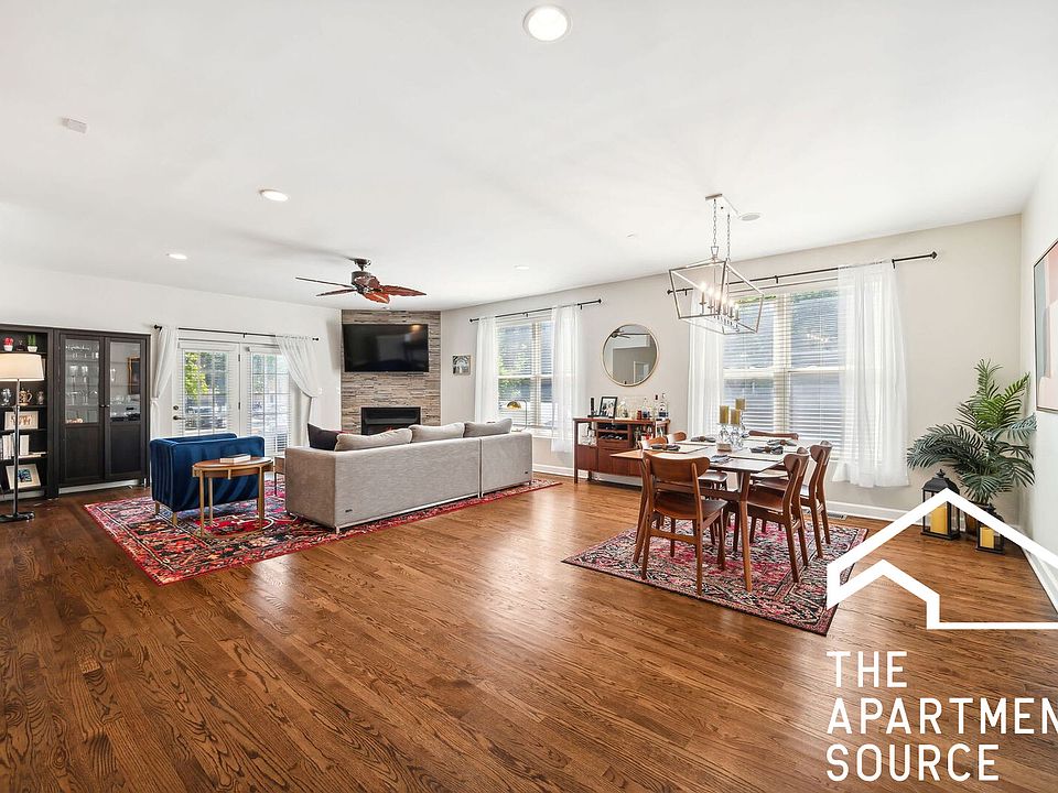 1st image of 1700 N Artesian Ave #1W