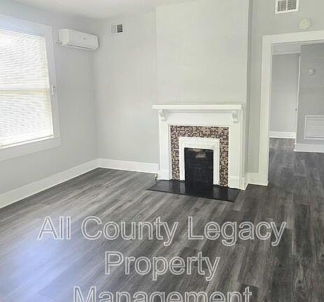 2nd image of 31 Ivy St Unit A