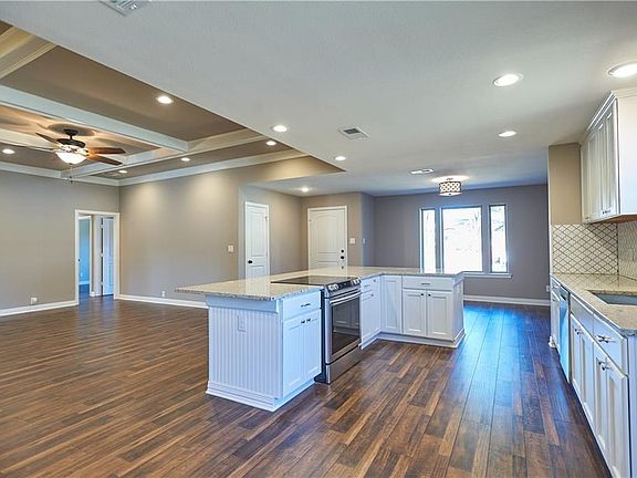 4th image of 1807 Yorkstown Dr