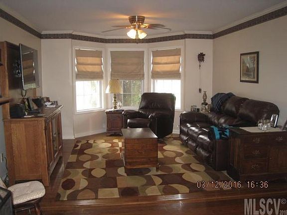 3rd image of 2090 Wellington Ave