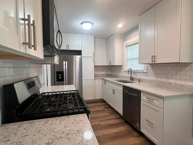 200 Deen Ave — Photo 5