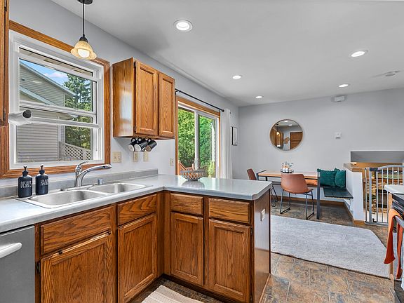 5th image of 2558 Chesapeake Dr