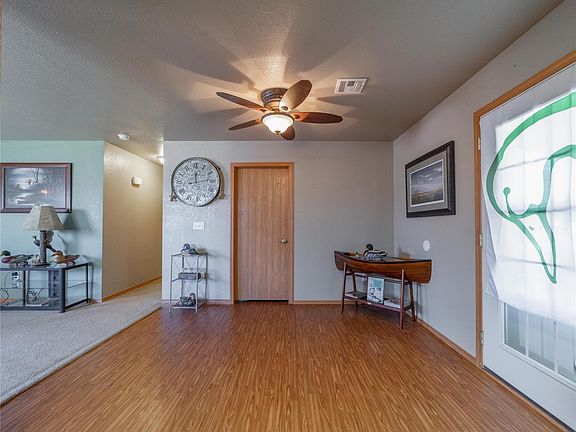 5th image of 360 Woodlawn Dr