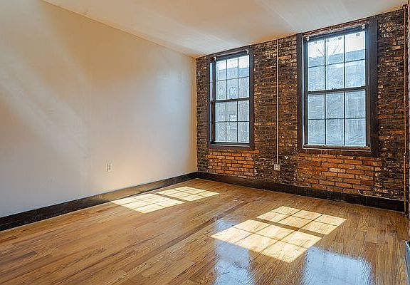 3rd image of 275 Linden St APT 2L