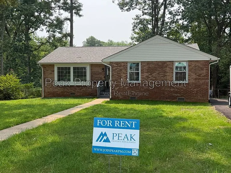 2119 Woodmont Dr — Photo 2