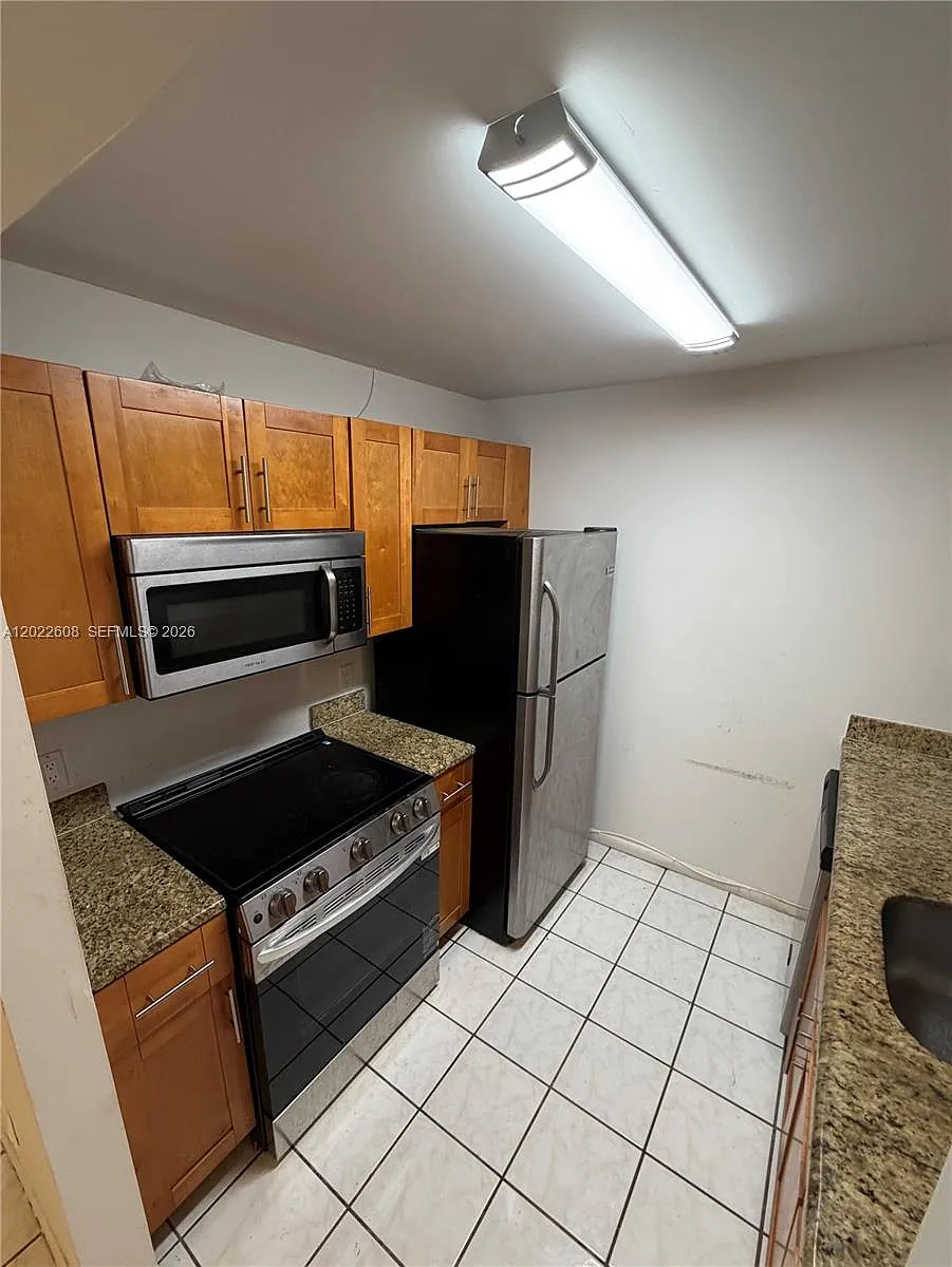 Building Photo - 200 SW 132nd Way #309L