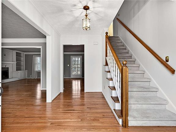 3rd image of 1663 Huntingford Dr