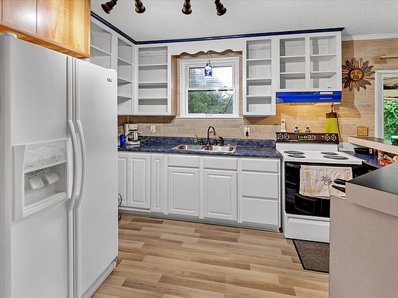 4th image of 870 Fortoria Dr