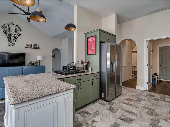 4th image of 22276 Knowlesville Rd