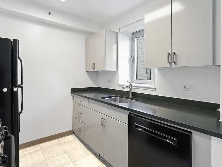 68 Bradhurst Ave #4E — Photo 10