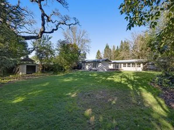 283 Oak Tree Dr, Santa Rosa, CA 95401