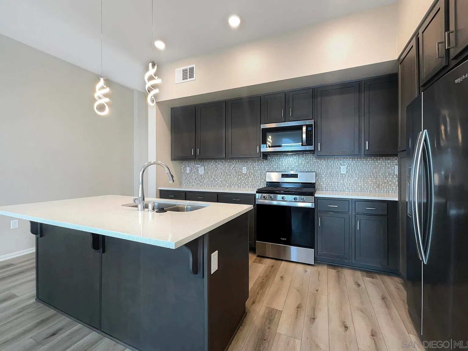 2 bed, 1192 sqft, $3,488 — Photo 3