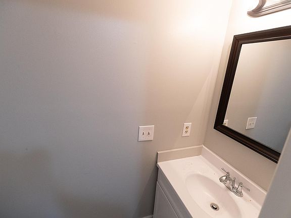 5th image of 81 Hyacinth St SW #79