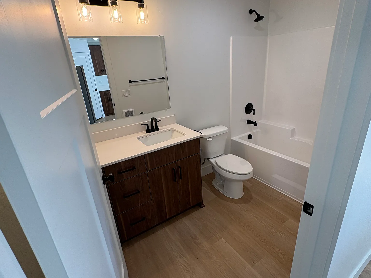 2 bed, 850 sqft, $1,200 — Photo 1