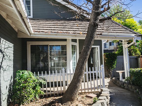 5th image of 1736 Kingston Cir