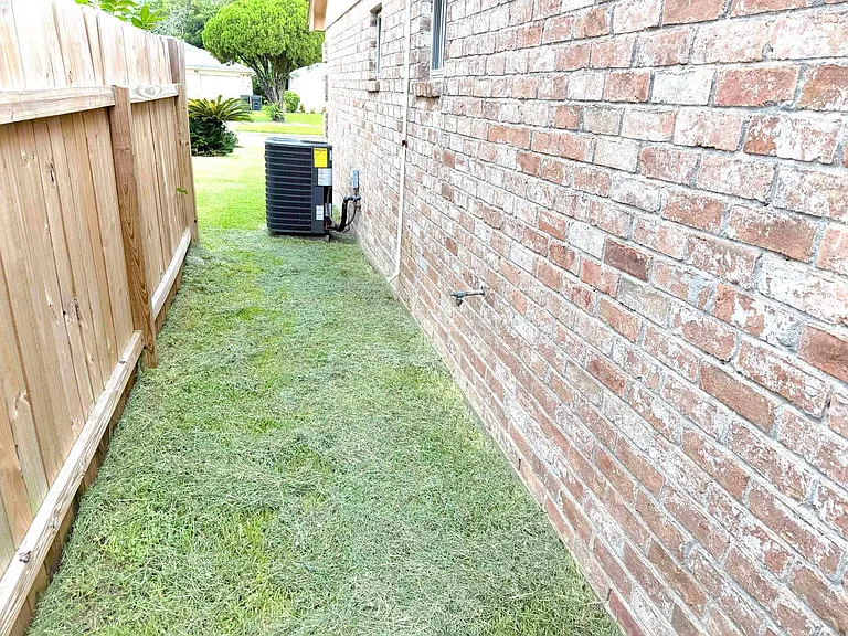 1822 Oaklawn St — Photo 12